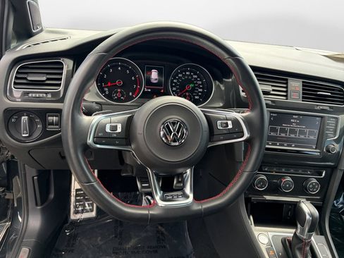 Used 2017 Volkswagen GTI SE image 10