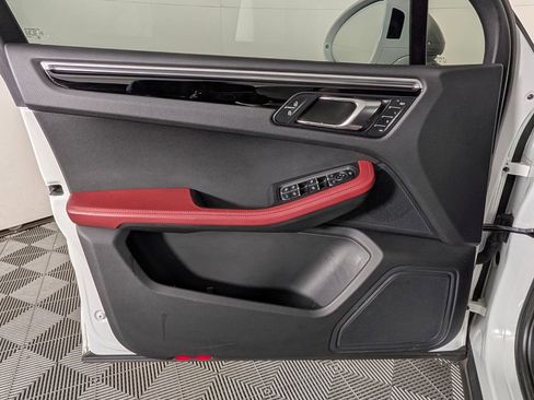 Certified 2023 Porsche Macan AWD/4WD image 25