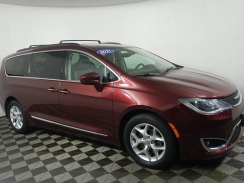 Used 2017 Chrysler Pacifica Touring-L w/ Tire & Wheel Group FWD image 1