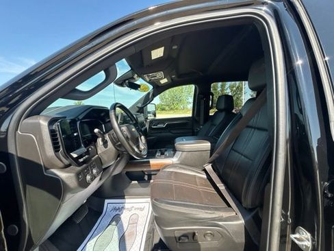 Used 2024 Chevrolet Silverado 2500 High Country w/ Technology Package AWD/4WD image 3
