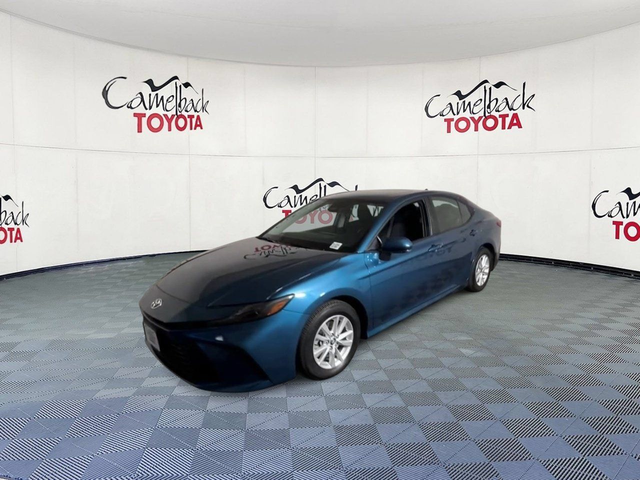 Used 2025 Toyota Camry LE w/ Convenience Package FWD image 6
