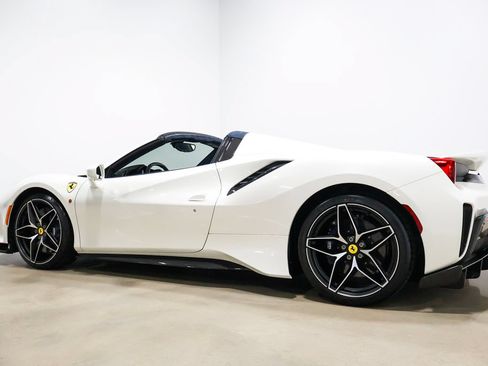 Used 2020 Ferrari 488 Pista Spider RWD image 19