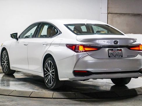 Used 2024 Lexus ES 300h w/ Premium Package image 8