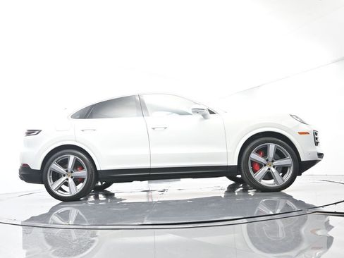 Certified 2024 Porsche Cayenne S AWD/4WD image 51