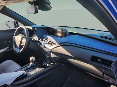 Used 2022 Lexus UX 200 w/ Premium Package FWD image 27