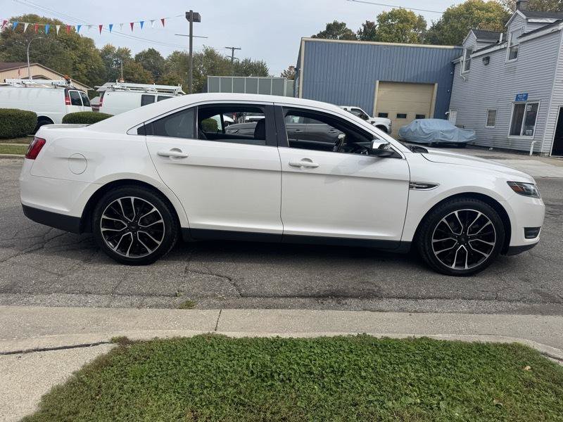 Used 2018 Ford Taurus Limited AWD/4WD image 3