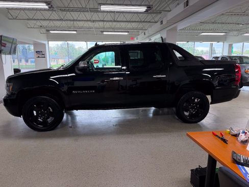 Used 2012 Chevrolet Avalanche LT AWD/4WD image 13