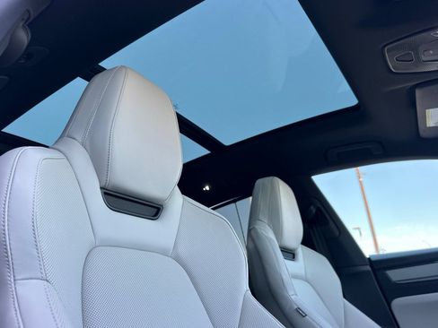 Certified 2024 Porsche Macan 4 Electric AWD/4WD image 17