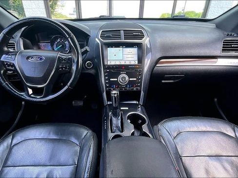 Used 2017 Ford Explorer Limited w/ Equipment Group 301A FWD image 7