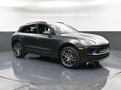 Certified 2026 Porsche Macan AWD/4WD image 10