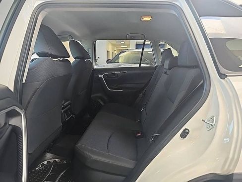 Used 2019 Toyota RAV4 LE AWD/4WD image 29