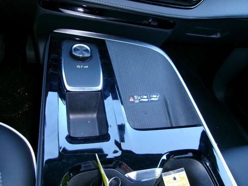 Used 2025 Buick Enclave Preferred image 18