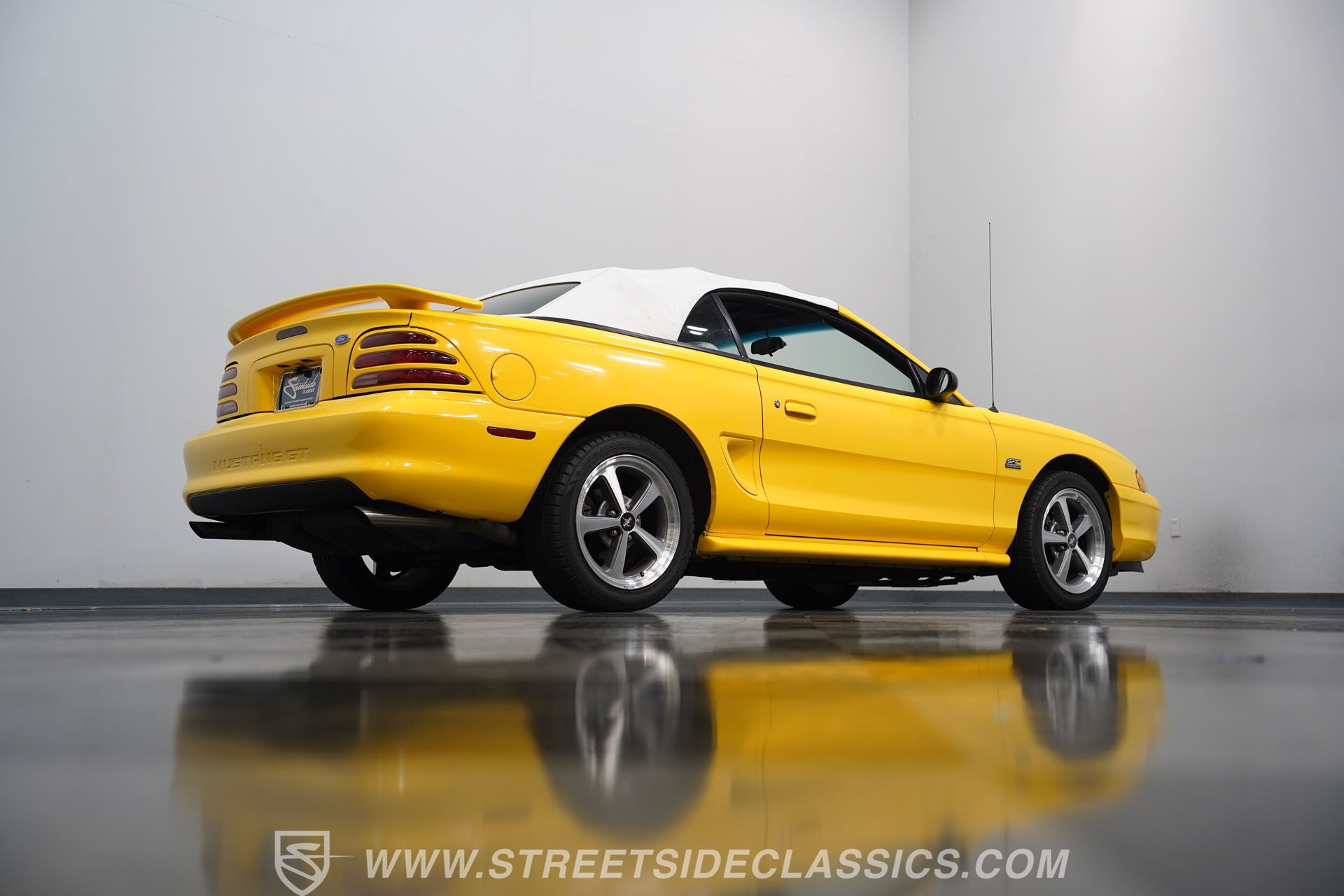 Used 1995 Ford Mustang GT RWD image 25