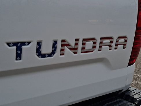 Used 2015 Toyota Tundra SR5 w/ SR5 Upgrade Package image 30