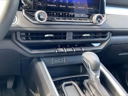 Certified 2025 Chevrolet Colorado LT image 30