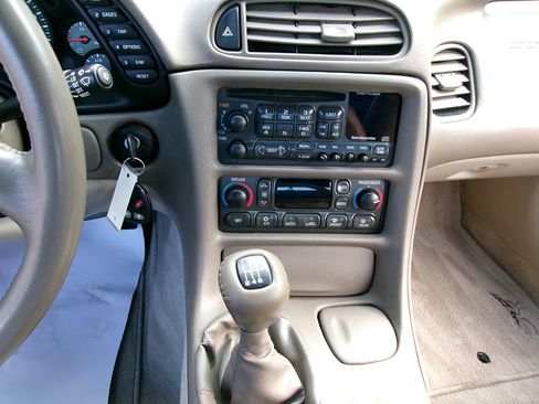 Used 2003 Chevrolet Corvette 50th Anniversary Edition w/ Preferred Equipment Group1 image 16