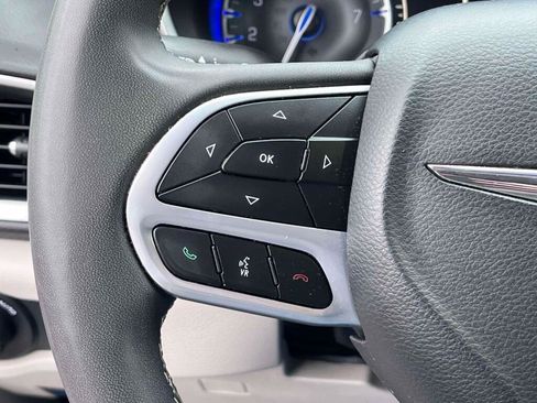 Used 2024 Chrysler Pacifica Touring-L FWD image 35