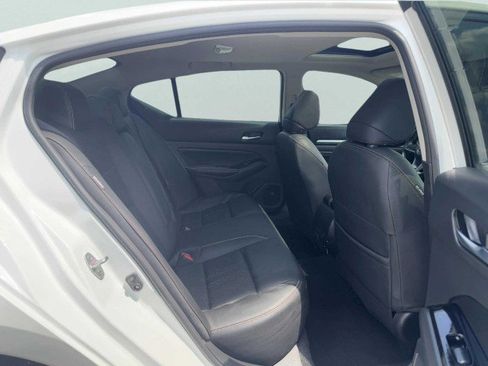 Used 2023 Nissan Altima 2.5 SR w/ SR Premium Package image 20