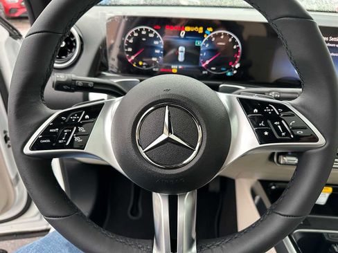Used 2026 Mercedes-Benz GLB 250 4MATIC image 24