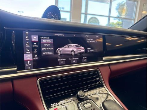 Used 2021 Porsche Panamera image 17