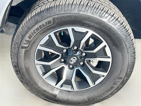Used 2021 Toyota Tacoma TRD Sport w/ Technology Package image 29