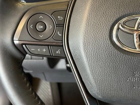 Used 2022 Toyota Camry SE image 11