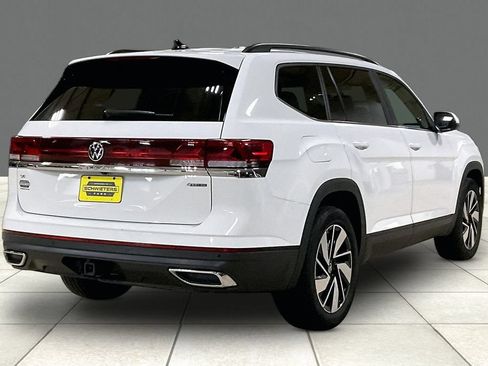 Used 2025 Volkswagen Atlas SE AWD/4WD image 12