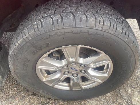 Used 2015 Ford F150 XLT w/ Equipment Group 302A Luxury image 11