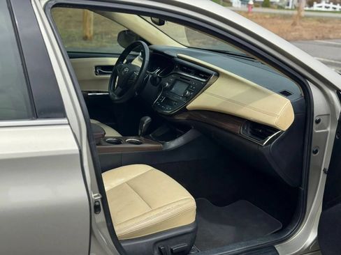Used 2014 Toyota Avalon XLE Touring FWD image 17