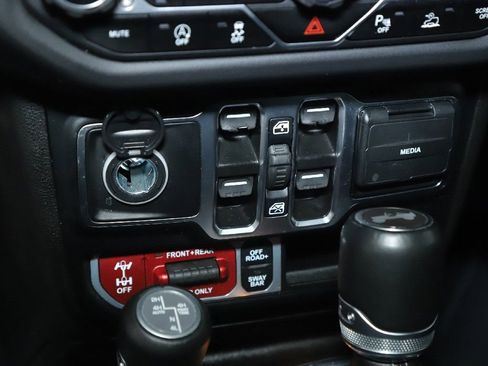 Used 2024 Jeep Wrangler Unlimited Rubicon AWD/4WD image 27