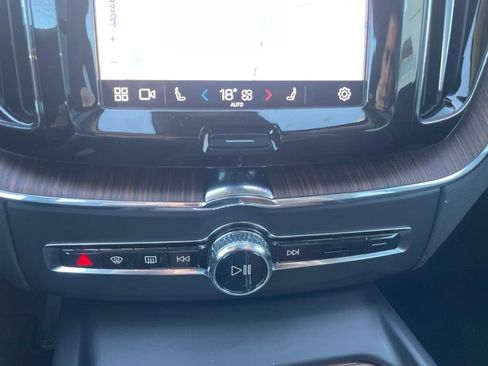 Used 2024 Volvo XC60 B5 Plus AWD/4WD image 25