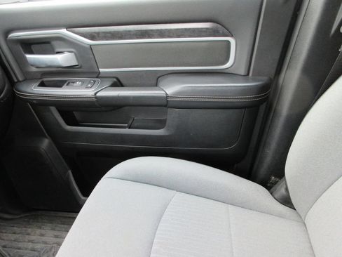 Used 2024 RAM 2500 Big Horn AWD/4WD image 34