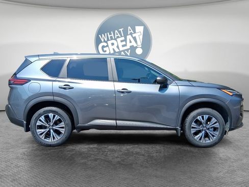 Used 2023 Nissan Rogue SV FWD image 2