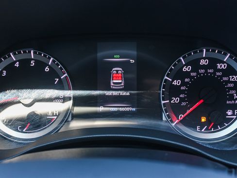 Used 2021 Toyota Highlander L FWD image 24