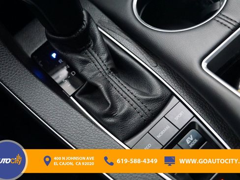 Used 2022 Toyota Avalon XSE w/ Carpet Mat Package (TMS) image 25