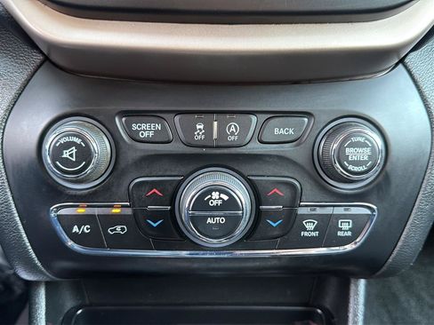 Used 2015 Jeep Cherokee Limited w/ Trailer Tow Group AWD/4WD image 24