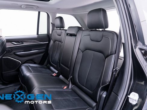 Used 2022 Jeep Grand Cherokee Limited image 38