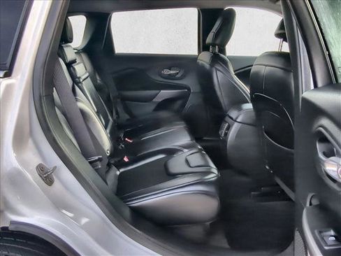 Used 2019 Jeep Cherokee Latitude Plus image 20