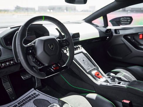 Used 2024 Lamborghini Huracan Sterrato image 2