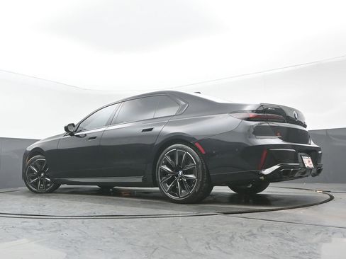 Used 2023 BMW 760i xDrive 760i xDrive w/ Luxury Rear Seating Package image 32