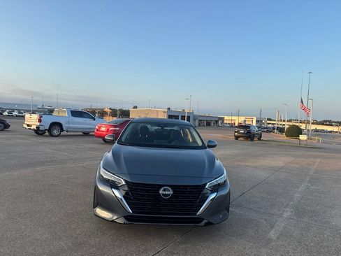Certified 2025 Nissan Sentra SV FWD image 5