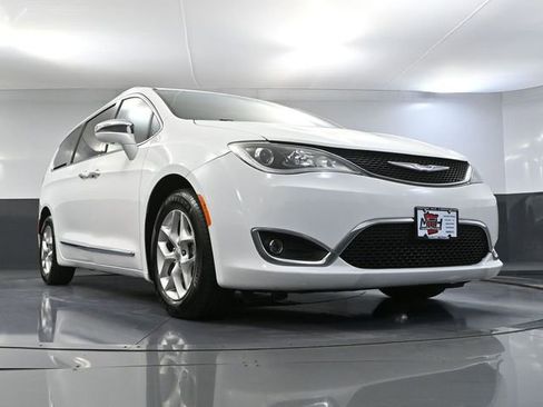 Used 2020 Chrysler Pacifica Limited FWD image 57