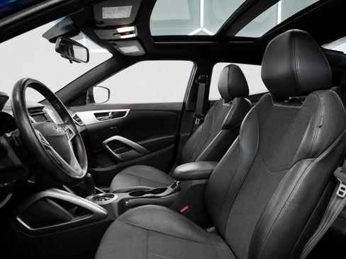 Used 2016 Hyundai Veloster w/ Option Group 02 FWD image 5