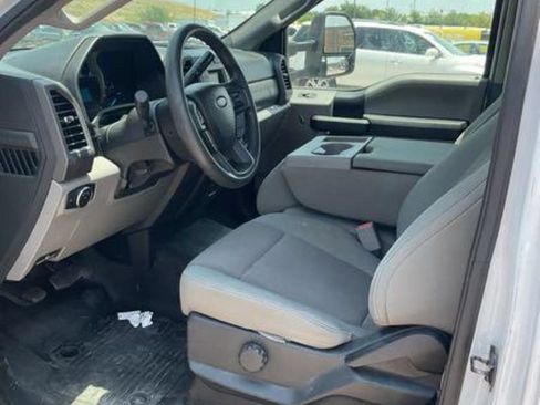 Used 2017 Ford F550 4x4 Regular Cab Super Duty image 4