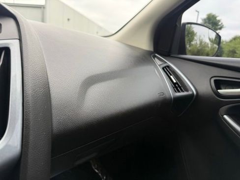Used 2012 Ford Focus Titanium FWD image 29
