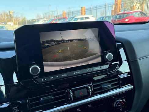 Used 2025 Nissan Pathfinder SV image 25