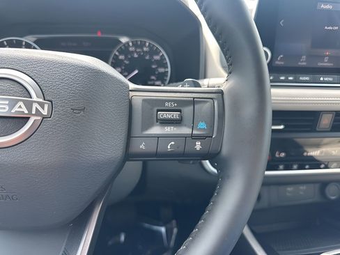 Used 2025 Nissan Rogue SV image 15