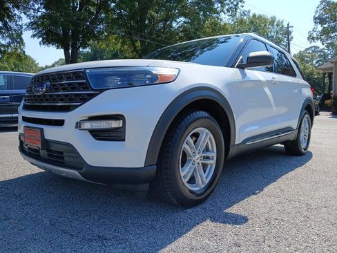 Used 2022 Ford Explorer XLT w/ Equipment Group 202A RWD image 2