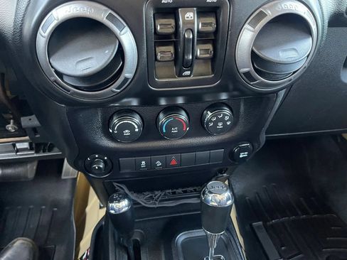 Used 2014 Jeep Wrangler Unlimited Sport w/ Quick Order Package 24S AWD/4WD image 18