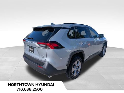 Used 2025 Toyota RAV4 XLE AWD/4WD image 12